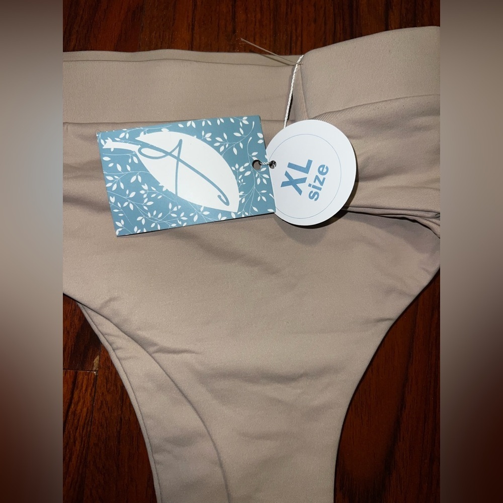 Faragos the label Women's Cream Panties - Picture 2 of 3